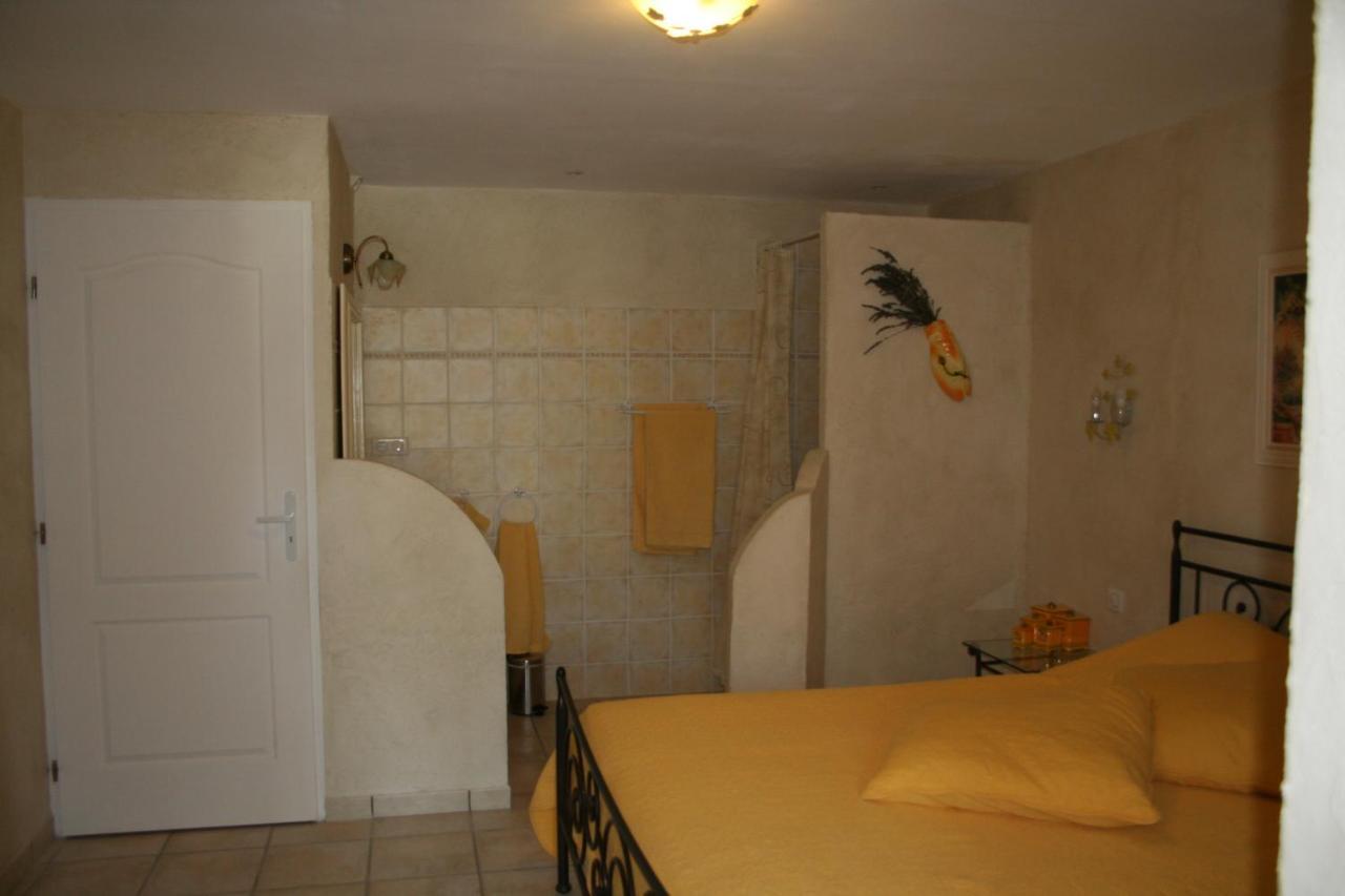 טרנס-אן-פרובאנס Le Mas Des Tarentes Chambres D'Hotes מראה חיצוני תמונה